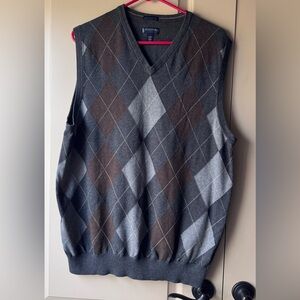 Stafford Men's V-Neck Argyle Sweater Vest - Gray and Brown